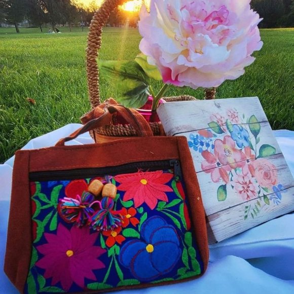 Embroidered Fabric Purse Tote Bag Floral  For Travel Cosmetics Zip Top - Picture 6 of 7